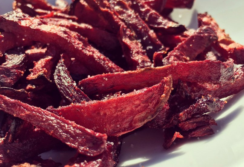 Пърженo червено цвекло във фритюрник без мазнина