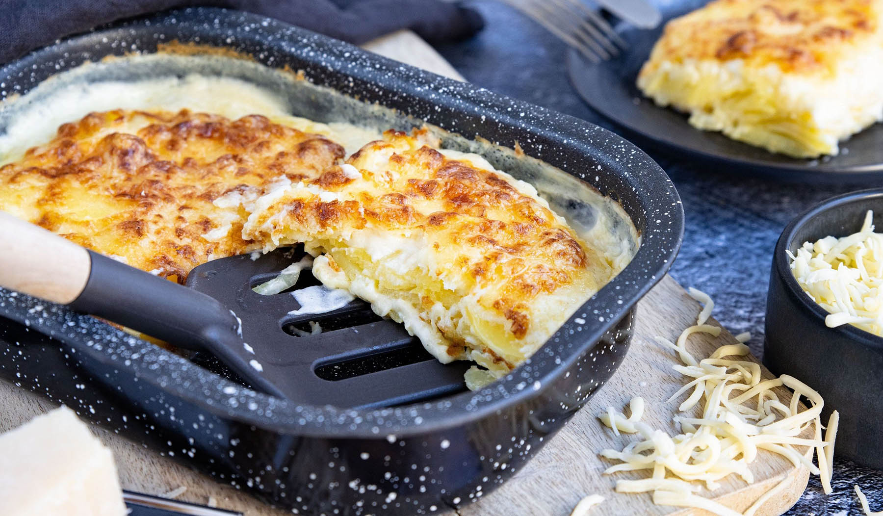 Огретен с картофи, сирене и кашкавал